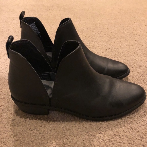 Universal Thread Shoes - Like New! Universal Thread ankle booties.